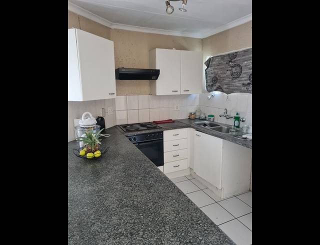 2 BEDROOM APARTMENT FOR SALE IN BROMHOF EXT